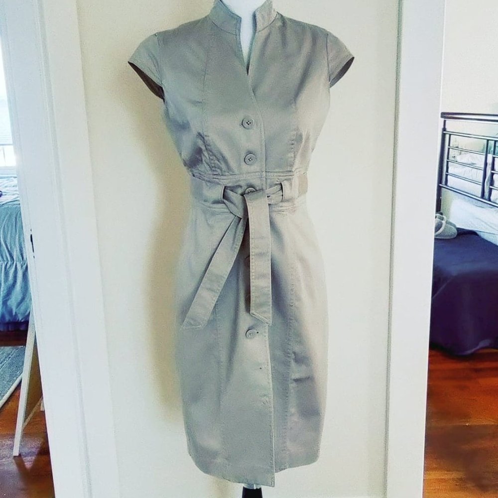 Gorgeous, lined, Calvin Klein khaki shirt dress, size 4 with self belt